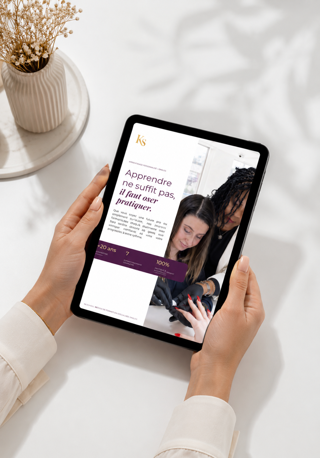 Mockup du catalogue Kusuka Skills 2026 sur tablette